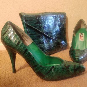 1980s vintage green snakeskin high heel stiletto pumps with matching clutch purs
